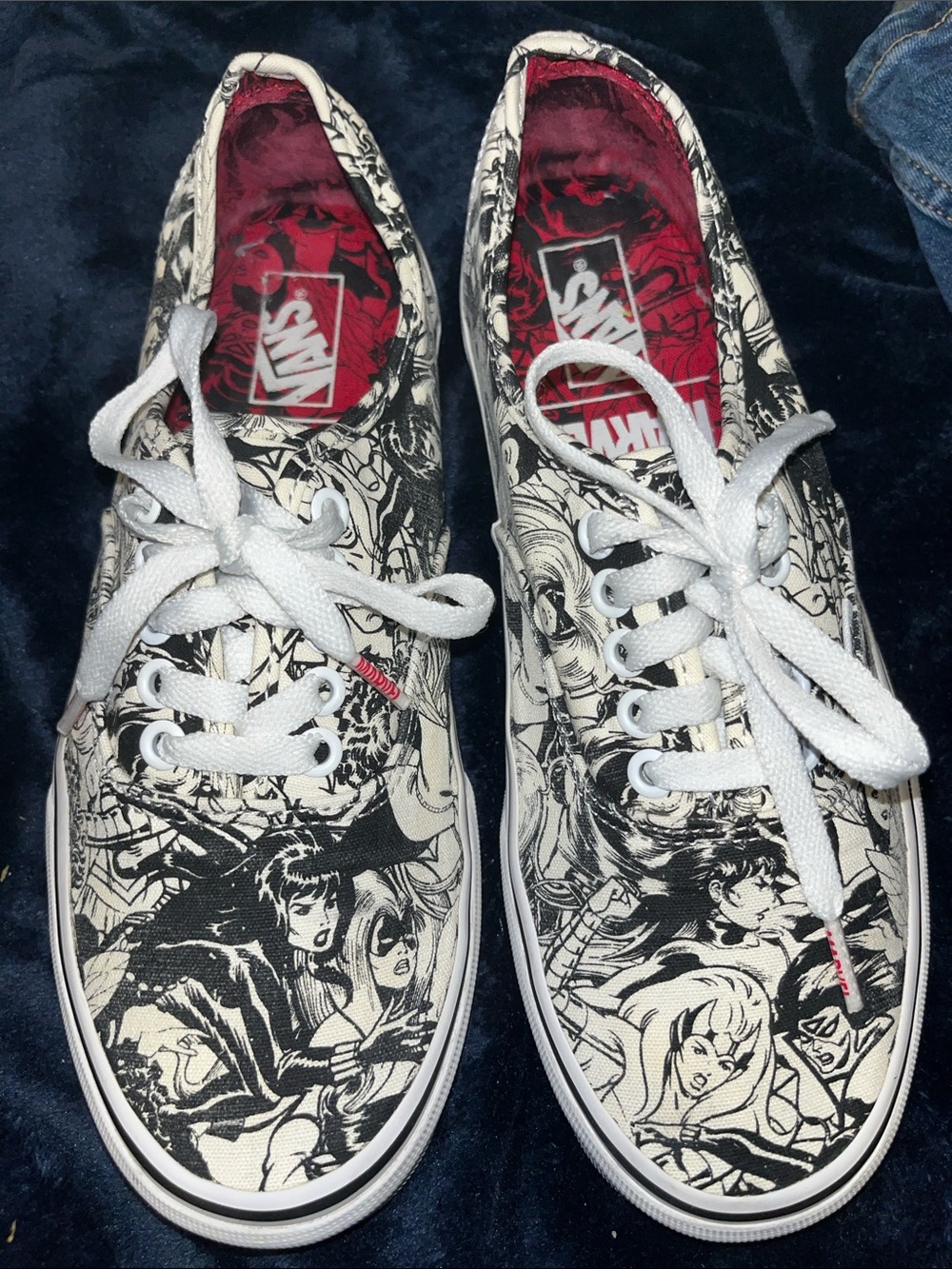 Vans Women's Black & White Comic-Illustration Low-Top Sneakers with Red Lining